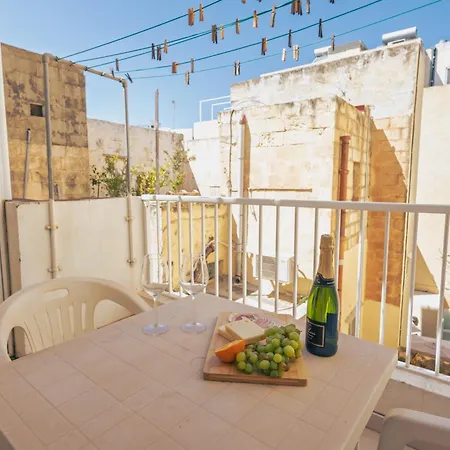 Apartment Modern 2br In Walk To Seafront With Balcony Sliema