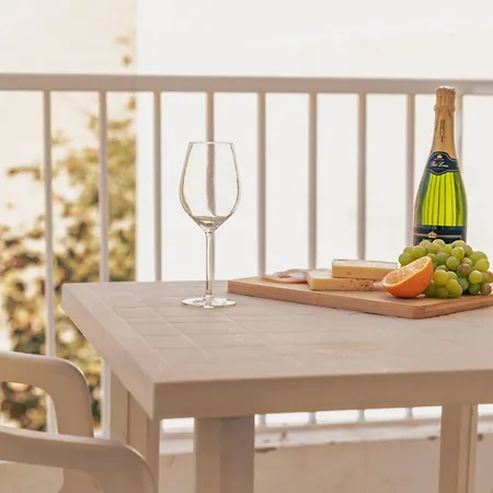 Modern 2br In Walk To Seafront With Balcony * Sliema