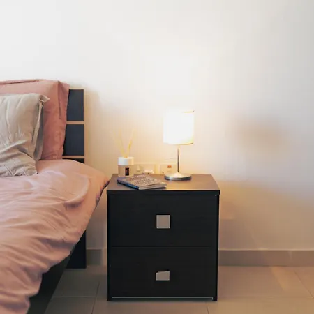 Modern 2br In Walk To Seafront With Balcony Sliema